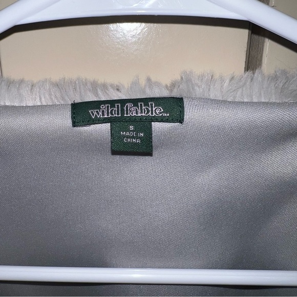 Wild Fable Light Gray Faux Fur Puffy Coat Jacket Size Small - Picture 3 of 14